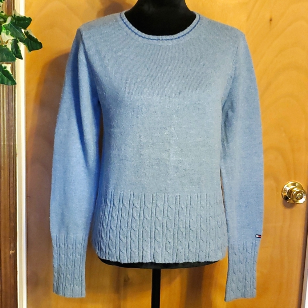 Tommy Hilfiger blue sweater in a vintage sz large. Excellent used condition.